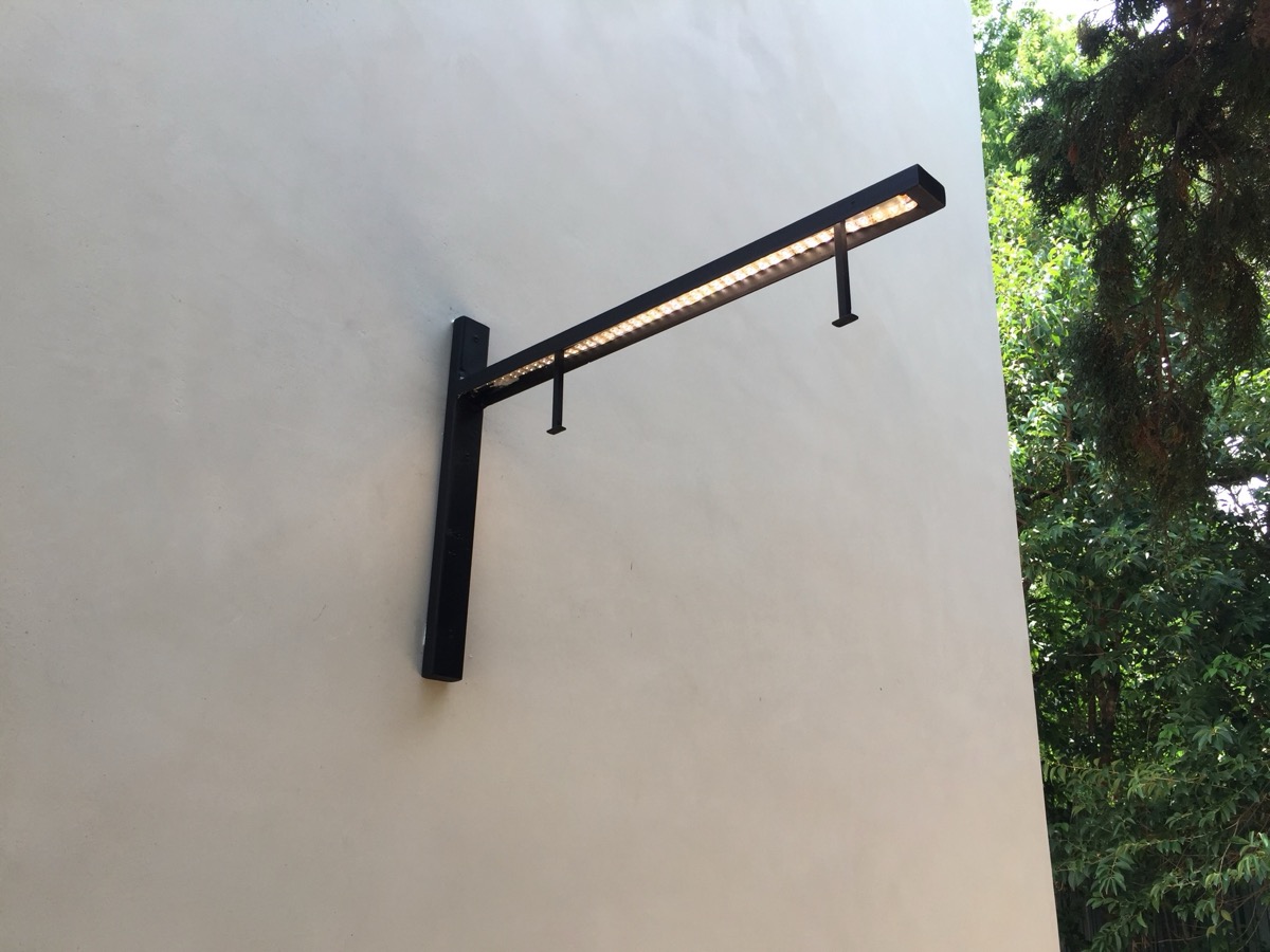 Wall-mount bracket detail